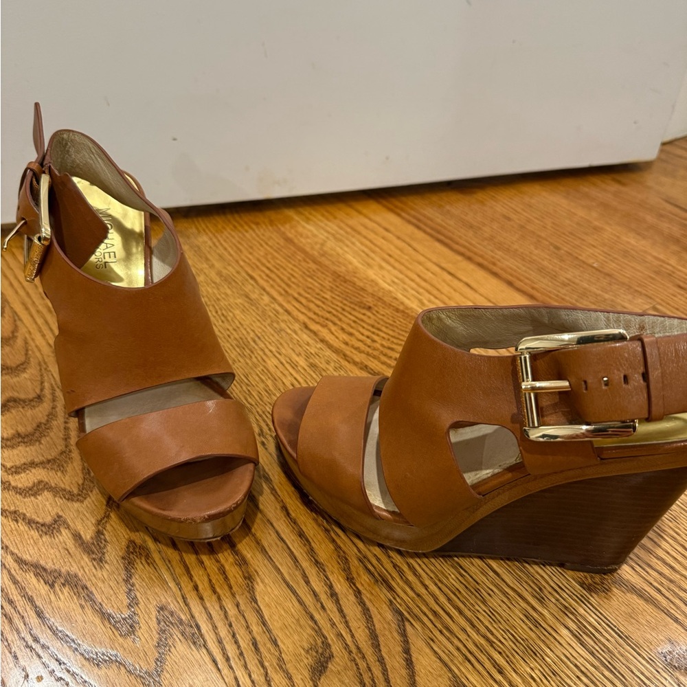 Michael Kors Tan Leather Wedge Sandals. Size 6